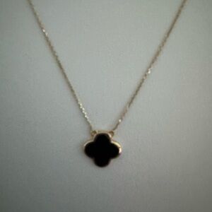 14KT yellow gold onyx clover leaf necklace